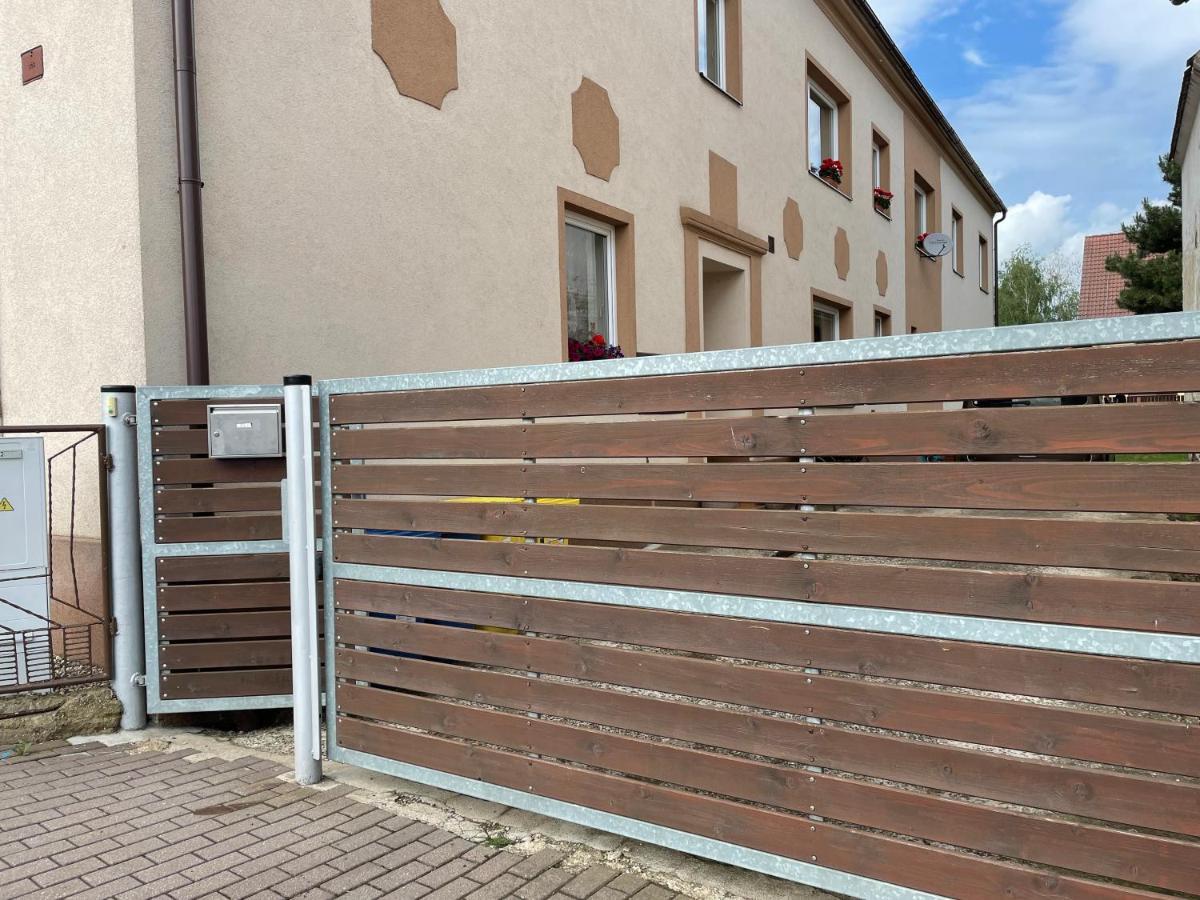 Pensjonat Garsoniera V Roddinem Dome Dubice Zewnętrze zdjęcie
