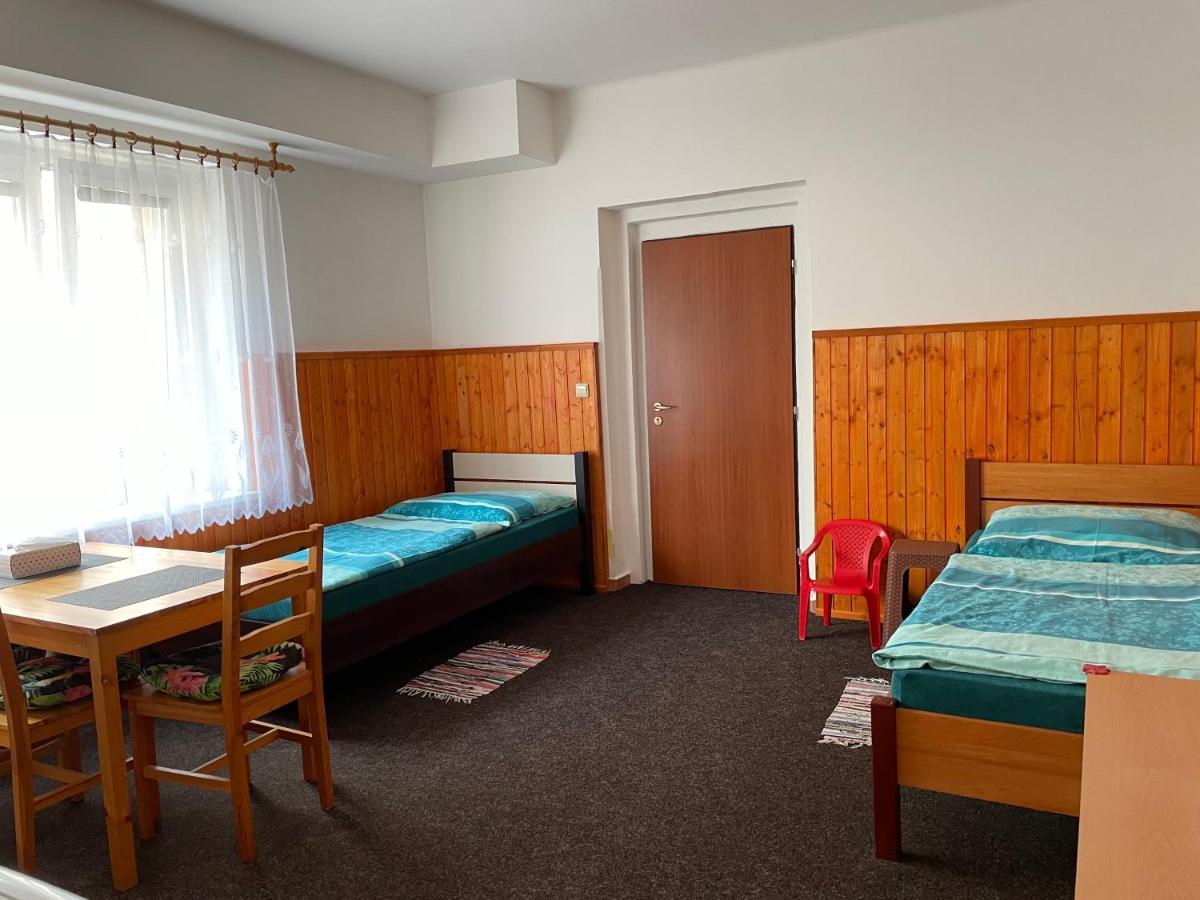 Pensjonat Garsoniera V Roddinem Dome Dubice Zewnętrze zdjęcie