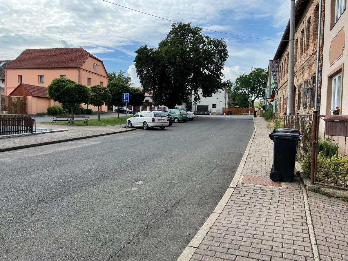 Pensjonat Garsoniera V Roddinem Dome Dubice Zewnętrze zdjęcie