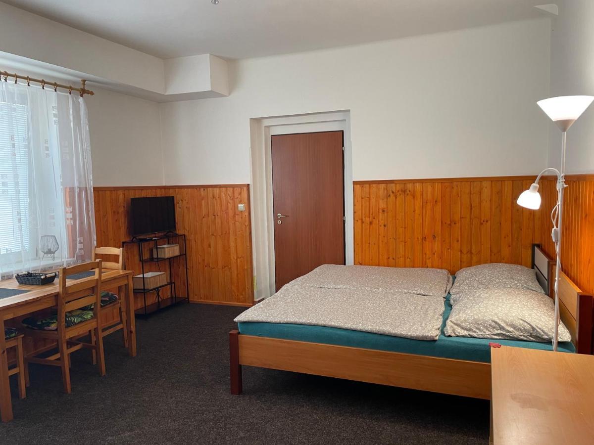 Pensjonat Garsoniera V Roddinem Dome Dubice Zewnętrze zdjęcie